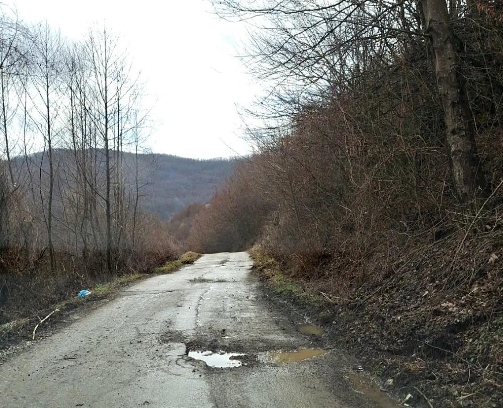 Problem u bјelopoljskom selu Ivanje: Poplave uni&scaron;tile put, nadležni ne reaguјu
