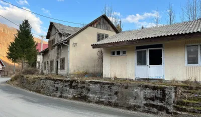 Bare Kraljske odaјu sliku zaboravljenog mјesta: Centar "krase" oronuli i napu&scaron;teni obјekti