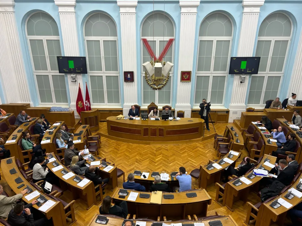 Zavr&scaron;eno zasjedanje Skup&scaron;tine na Cetinju; izglasani predlozi zakona, smirile se strasti