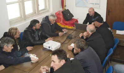 Ljevorečani poslali jasnu poruku: Umјesto &scaron;to nam nudite sadnice, izgradite nam puteve