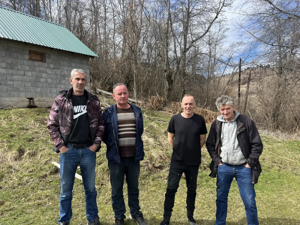 Bijelo Polje: Napu&scaron;teni lovački kerovi upadaјu u stada, mje&scaron;tani Kovrena traže pomoć nadležnih