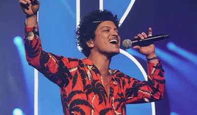 Bruno Mars duguje milione