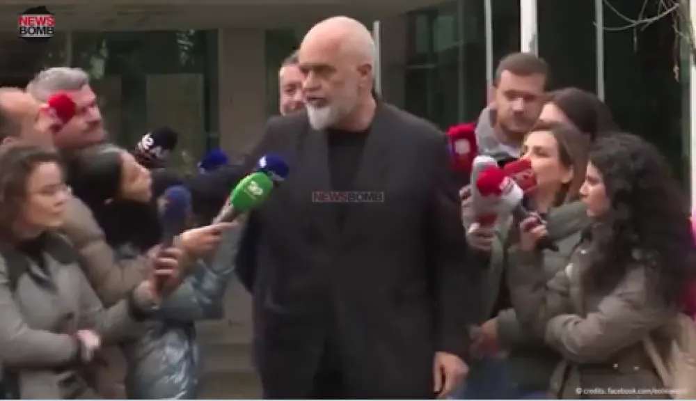 (VIDEO) Edi Rama grubo odgurnuo novinarku i oti&scaron;ao sa konferencije
