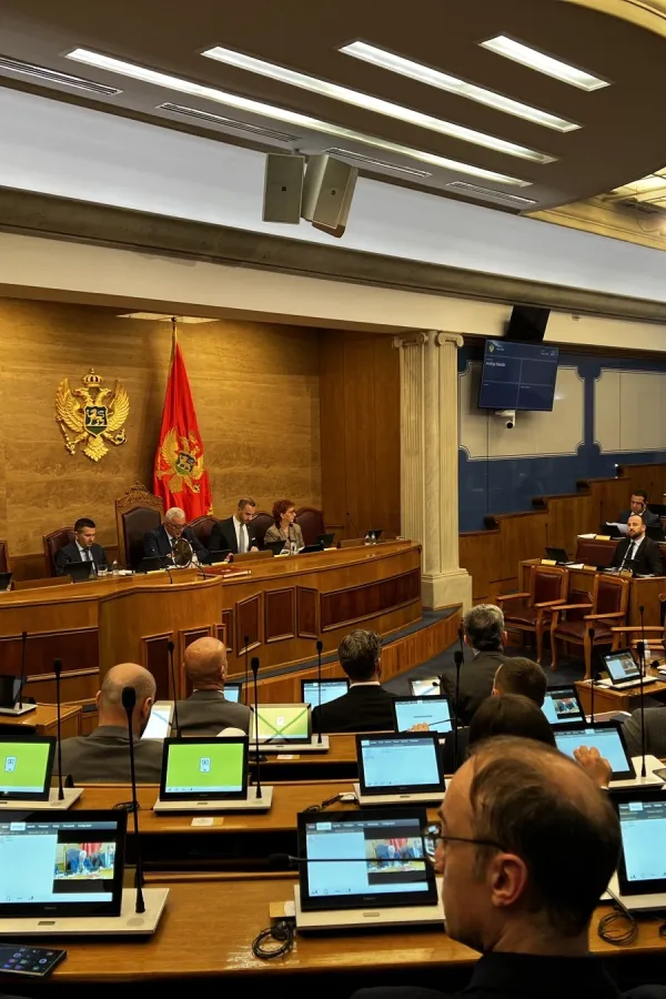CGO: Pet poslanika prećutalo svoj dosada&scaron;nji mandat, za pola godine službena putovanja ko&scaron;tala vi&scaron;e od 41.000 eura