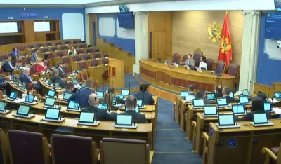 (UŽIVO) Poslanici o premijerskom satu - Konatar: Opet premijer odbija da dođe; Nikolić:&nbsp;Dok je Abazović bio premijer&nbsp;po&scaron;tovao se poslovnik