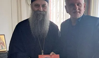 Patrijarhu Porfiriju darovane knjige karikatura koje su objavljene u "Danu"
