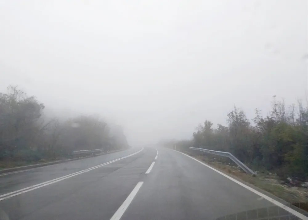Oprezno zbog mokrih i klizavih puteva