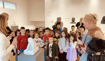 Dјeca vrtića &bdquo;Suncokrili&ldquo; posјetili galeriјu Rista Stiјovića