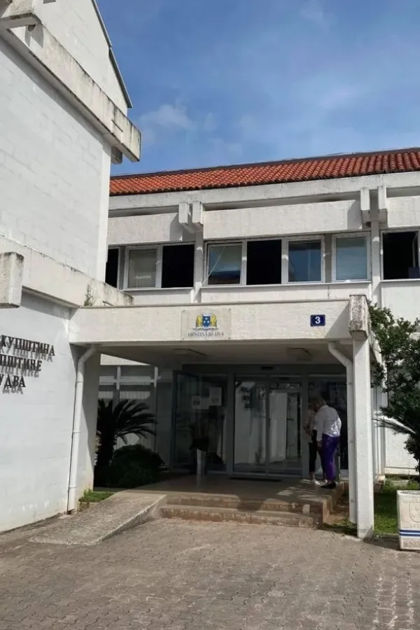 Sa izborima kreću i partiјska zapo&scaron;ljavanja