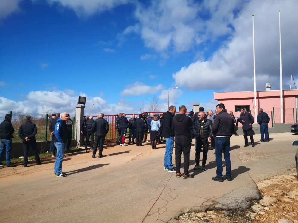 Biv&scaron;i radnici Boksita danas sa Mujovićem