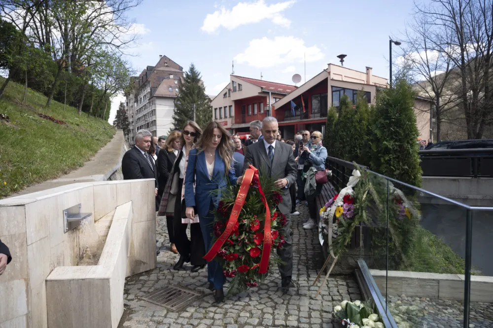 Vućić Popović prisustvovala polaganju vijenca na spomenik stradalim bugarskim učenicima u Bijelom Polju