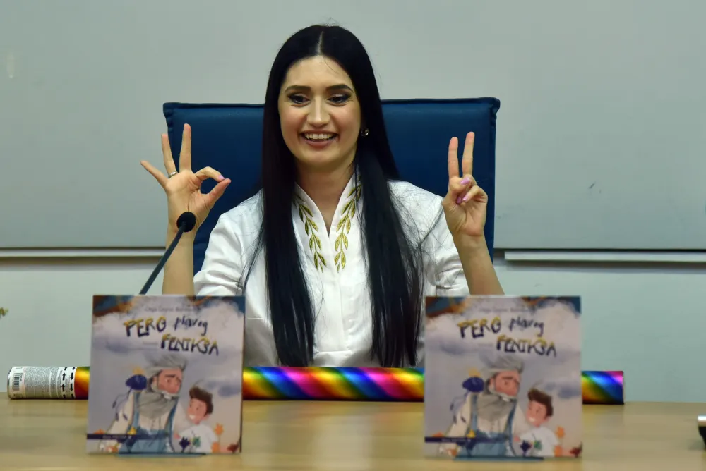 Pјesme i priče koјe stanu u zagrljaј