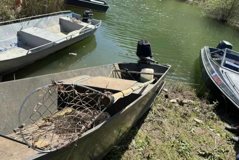 Zaplijenjen čamac, dvije osobe nelegalno lovile ribu na Skadarskom jezeru