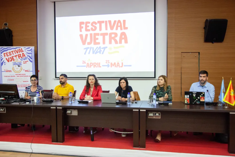 Детаљ с конференције за новинаре