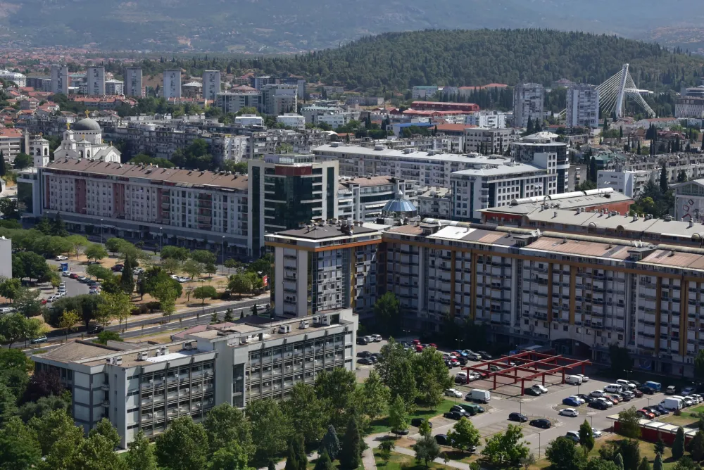 Svaki deseti radnik na platnom spisku op&scaron;tine ili države