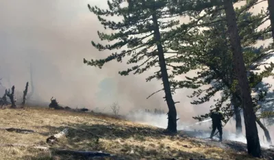 Uga&scaron;en požar u NP Durmitor, odbranjene kuće u mjestu Stup