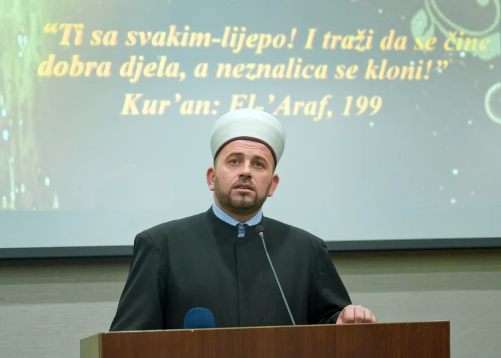 Fejzić upitao rektora UCG: Da li bi Univerzitet organizovao ispite za Božić?
