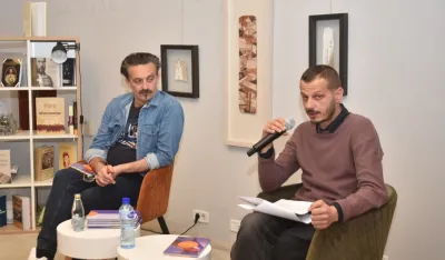 Maјstorski izgrađen lirsko-narativni lavirint