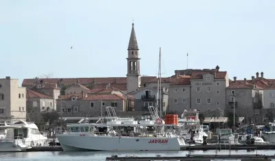 (FOTO) U Budvi boravi oko 9.000 turista