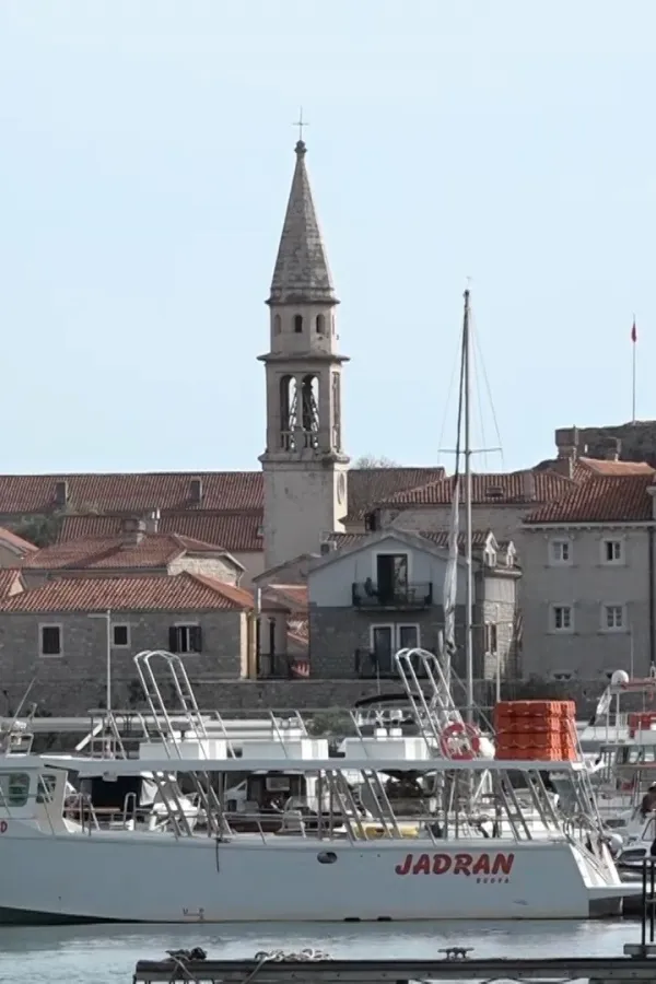 (FOTO) U Budvi boravi oko 9.000 turista