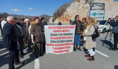 Biv&scaron;i radnici &bdquo;Ko&scaron;ute&ldquo; protest sele ispred zgrade Vlade