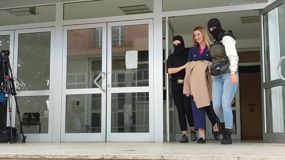 Perović sprovedena iz zgrade SPO na dalje postupanje