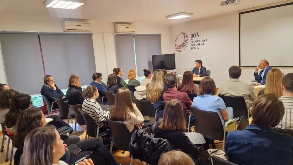 Abazović održao predavanje na Beogradskoj otvorenoj &scaron;koli: Izađimo iz kaveza mi&scaron;ljenja