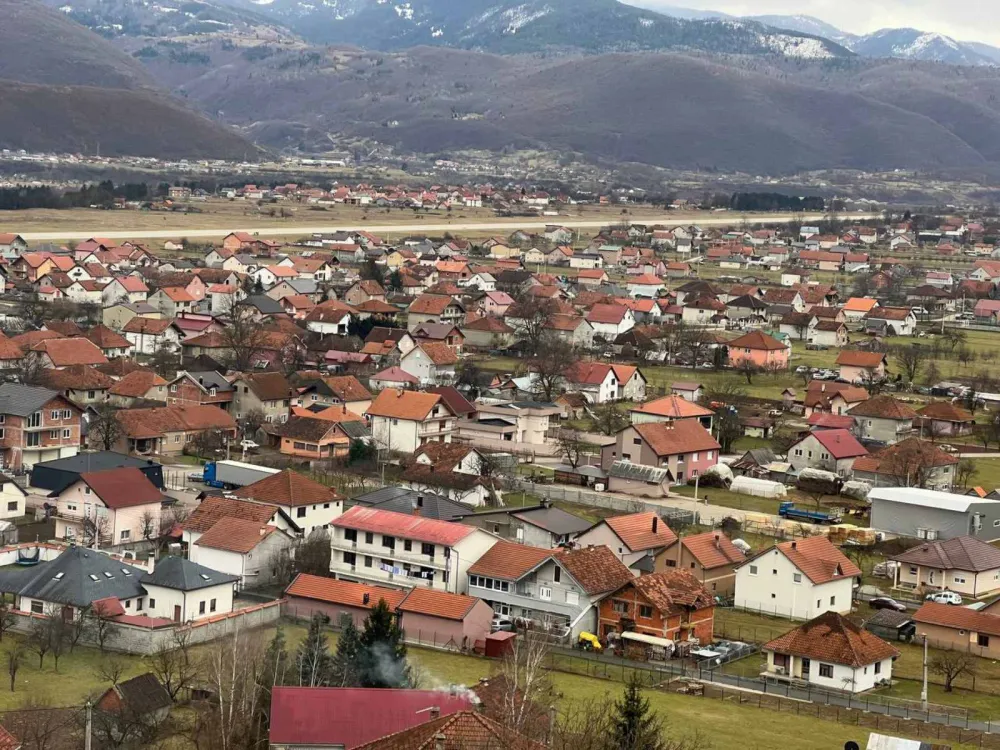 Mje&scaron;tani traže od Vlade odluku o sudbini aerodroma u Beranama: Strahuјu &scaron;ta će biti sa kućama pored piste