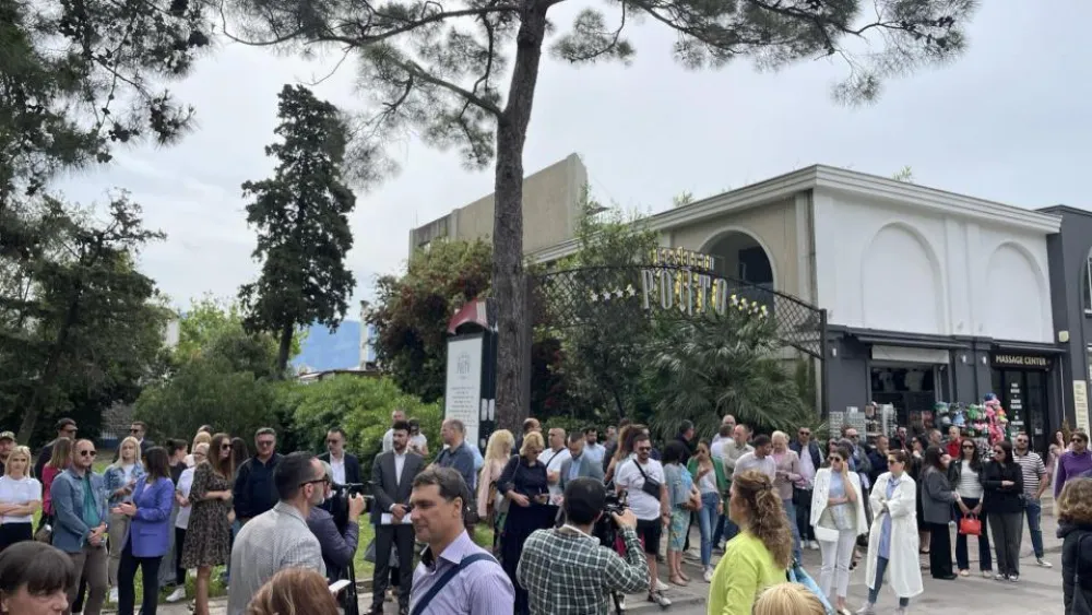 Protest roditelja u Budvi