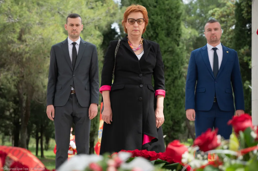 Popović položila vijenac na Spomenik Partizanu-borcu