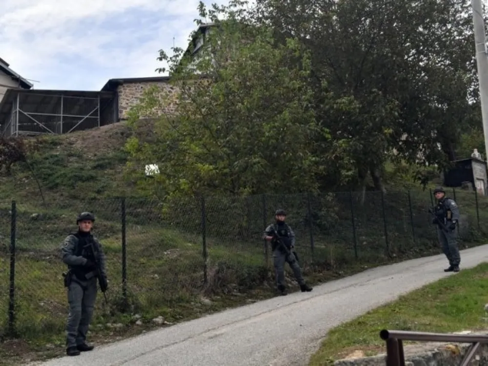 Pucnjava na KiM: Provalnici upali u katoličku crkvu; upucan policajac