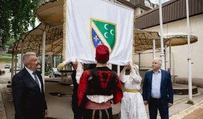 (FOTO) Obelježen Dan bo&scaron;njačke zastave: "Ovdje su na&scaron;i korijeni, na&scaron;a pro&scaron;lost, sada&scaron;njost i nada za budućnost"