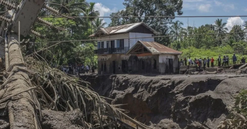 Hladna lava i bujične poplave pogodile su Indoneziju
