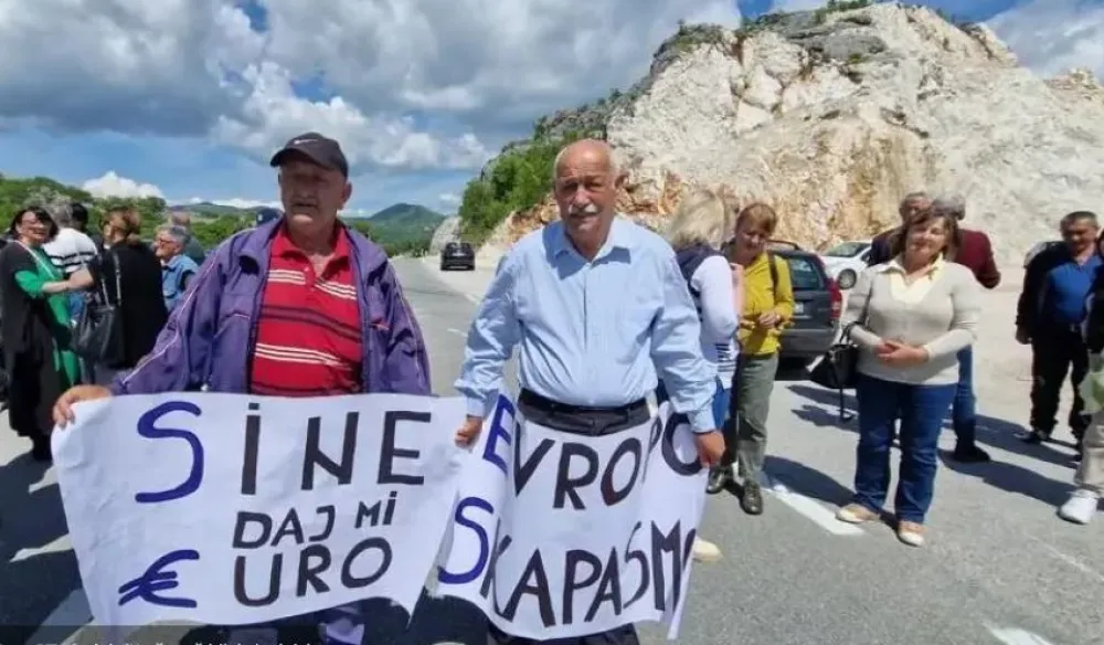 Radnici Ko&scaron;ute blokirali put