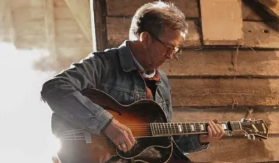Gitara Erika Kleptona na aukciji za 500.000 dolara