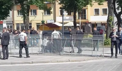 (VIDEO) Ranjen slovački premijer: Robert Fico u izuzetno te&scaron;kom stanju, jo&scaron; je na operaciji