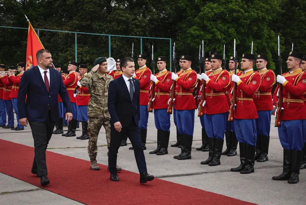 Bečić i Krapović posjetili kasarnu u Pljevljima: Nastavićemo da pobolj&scaron;avamo uslove rada u Vojsci&nbsp;
