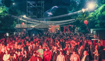 Proljećni bazar "Maj u hiljadu boja" na Cetinju:&nbsp;Vlatko Stefanovski i Damir Urban&nbsp;priredili spektal