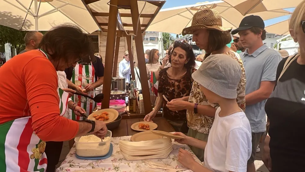     (FOTO) Podgoričani uživali u mirisu i ukusu italijanske paste