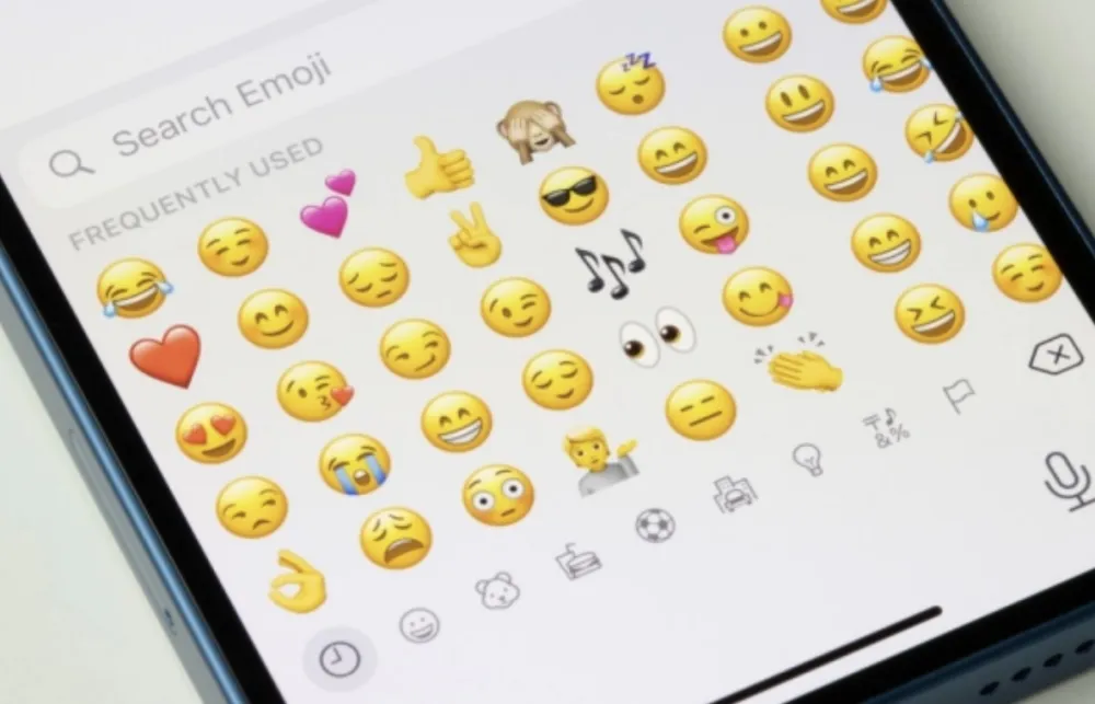 Stižu novi&nbsp;emodžiji: Umorni smajli, harfa i lopata