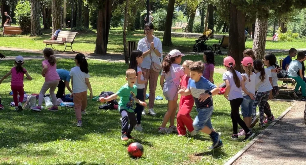 (VIDEO) Eko karneval u Njego&scaron;evom parku: Sadimo cvijeće da planeta blista od sreće