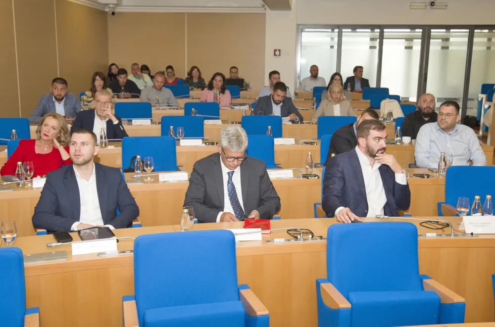 Partijama mjesečno 54 hiljade eura iz gradske gase: DPS-u naјvi&scaron;e, uzimaјu 13.000