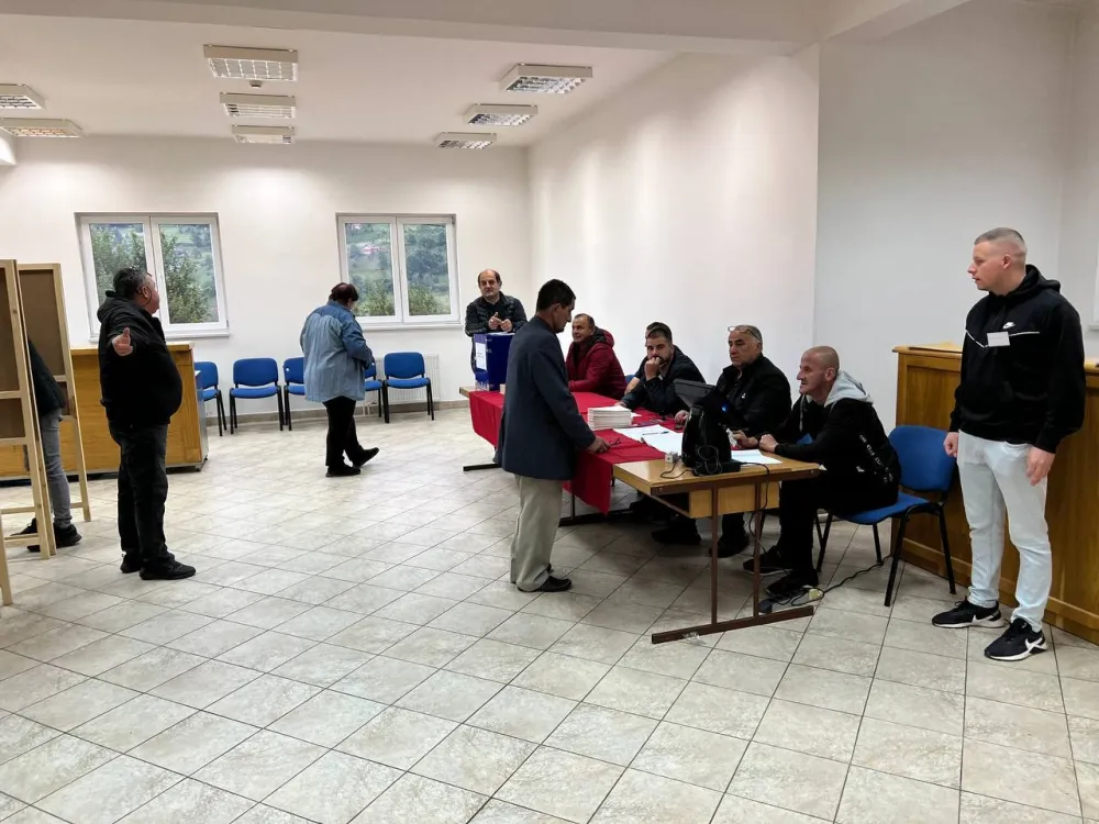 (UŽIVO)&nbsp;Projekcije Demokrata:&nbsp;DPS&nbsp;11 mandata,&nbsp;Demokrate&nbsp;i SNP&nbsp;osam, PES i Za budućnost Andrijevice po četiri mandata