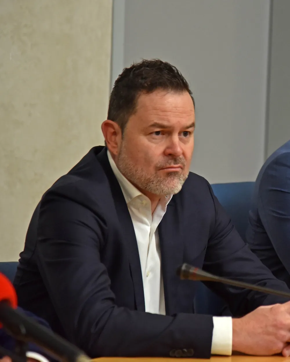 Izvr&scaron;ni direktori državnih kompaniјa primaјu plate u rasponu od 515 do 5.500 eura