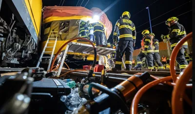 (VIDEO) Četvoro poginulih, najmanje 23 osobe povrijeđene u sudaru voza u Če&scaron;koj