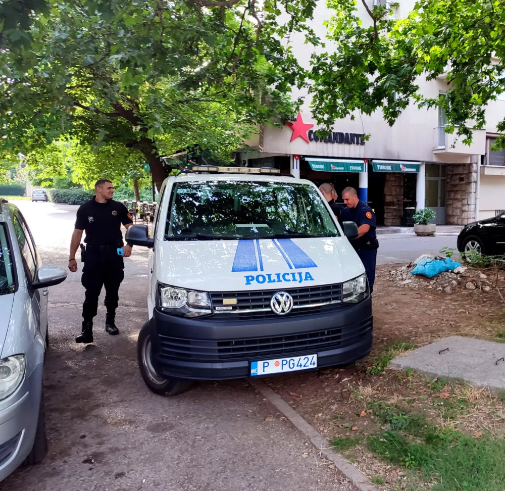 Preokret: Privođen Vuk Iković jer je fotografisao nepropisno parkiran policijski automobil