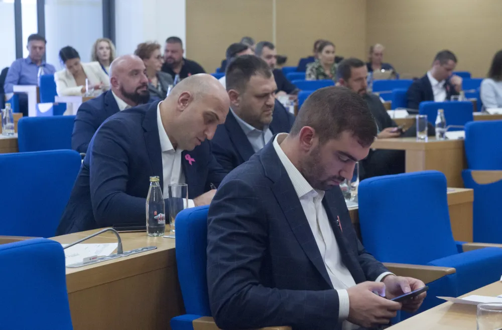 DPS: Direktor Vodovoda da podnese ostavku zbog antifriza iz česme