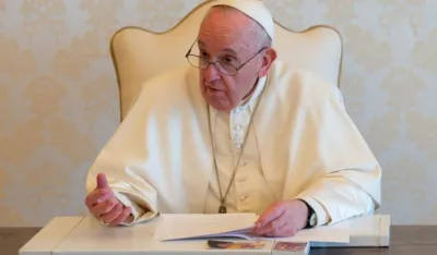 Papa Franjo upozorio na opasnost od vje&scaron;tačke inteligencije: Ljudima ne oduzimati sposobnost da donose odluke o sebi samima