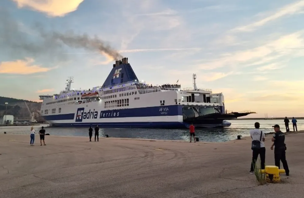 Spajić: Trajekt Adria Ferrys uplovio u Luku Bar