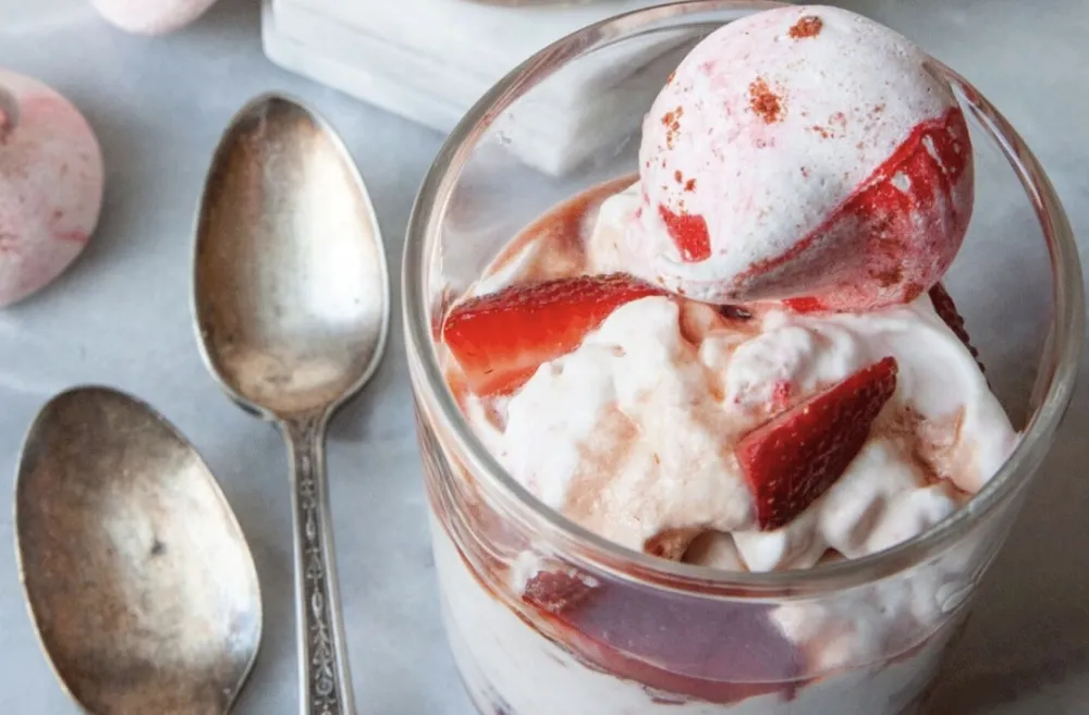 Eton mess, poslastica koja ukusom podsjeća na Pavlovu tortu